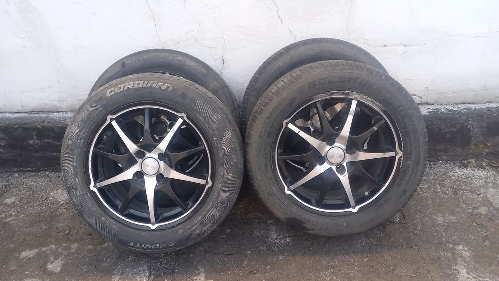 Продам летние резины на 15