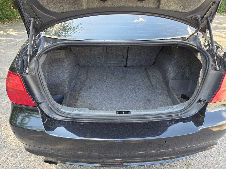 BMW Seria 3 E90 LCI 318d • 2010 • Automat • 2.0 Diesel • 136 CP