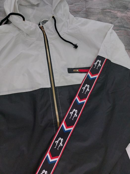 Ветровка  Превазная  из США стильный Ветровка