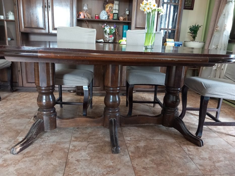 Масивна маса за хранене с 6 стола . Ма