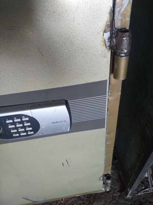 Сейф огнеупорный б/у