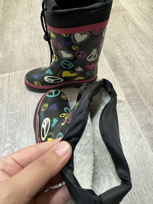 Продам резиновые сапоги и дождевик за 5000 тнг