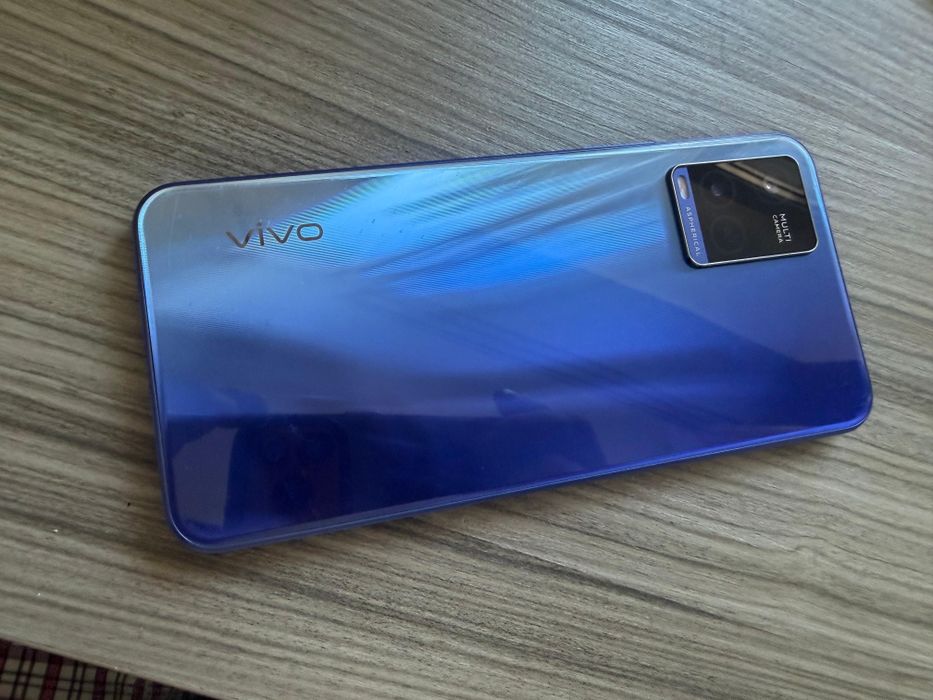 Продам смартфон VIVO Y21