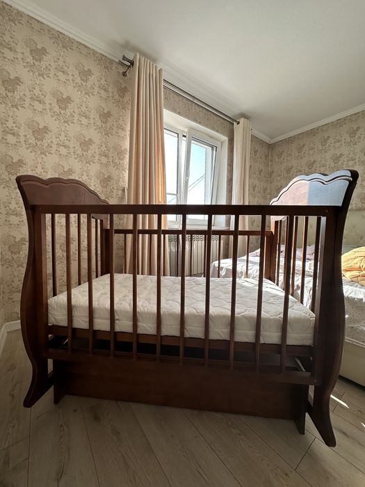 Манеж из дерева с ящиком