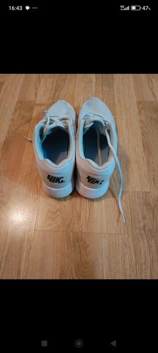 Adidași Nike ...