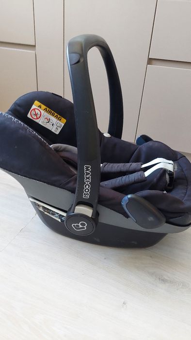 Scoică auto (scaun auto pentru nou-născuți) marca Maxi-Cosi, modelul Pebble