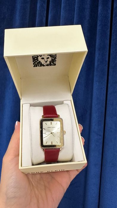 Продам часы Anna Klein