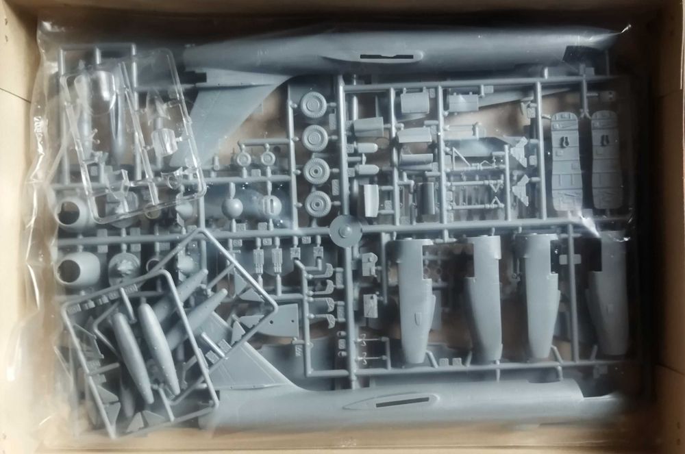 сборная модель самолета ИЛ-28Р 1/72 Редкость клей и краски в подарок!