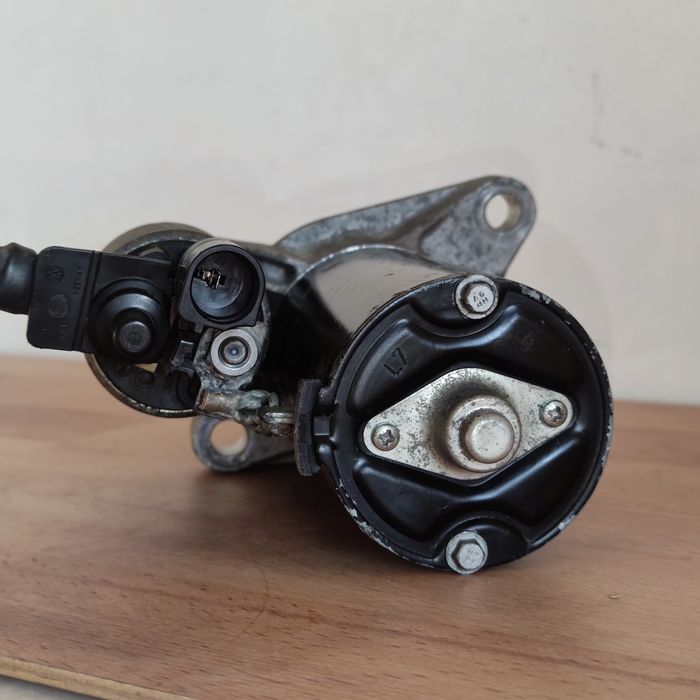 Стартер   Audi A1