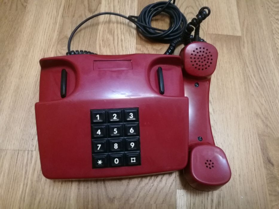 Telefon clasic cu butoane