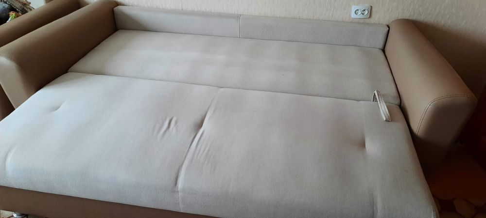 Диван в комплекте с креслом