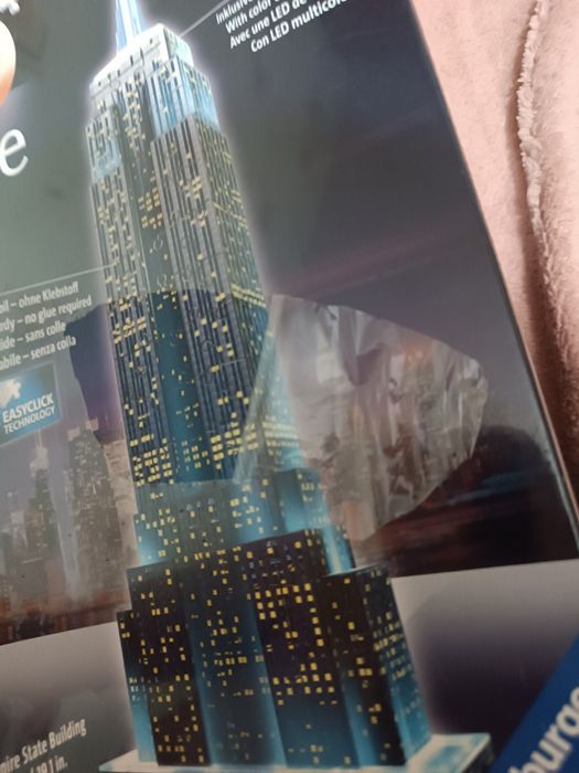 Свтетещ пъзел 3D