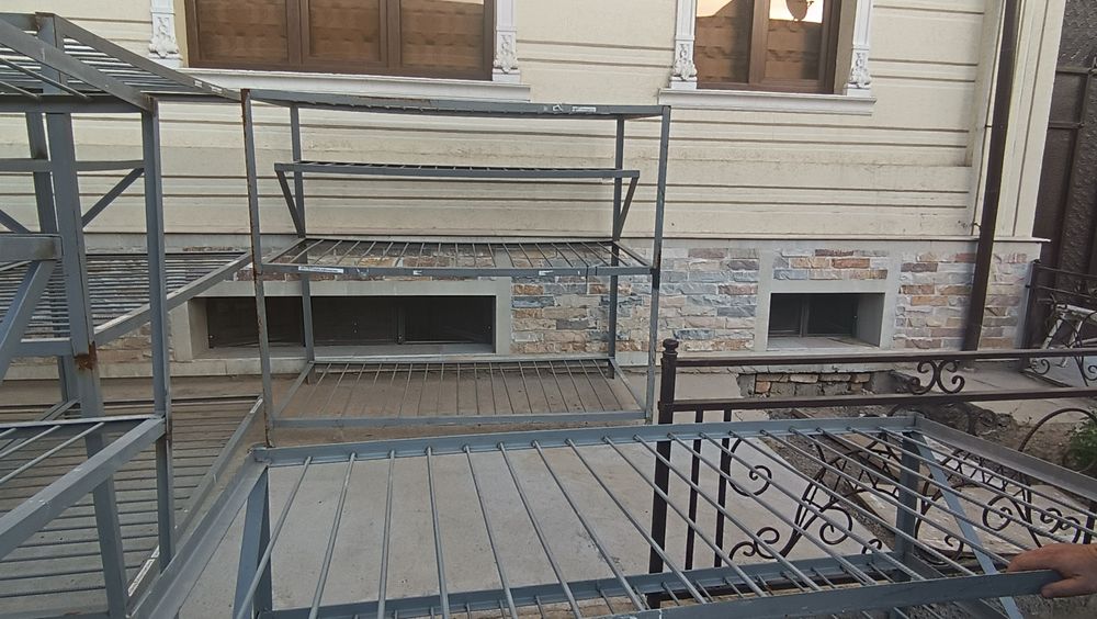 Продаётся металл уголок и профильные квадратные стеллажи