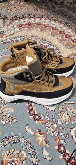 Кроссовки зимние