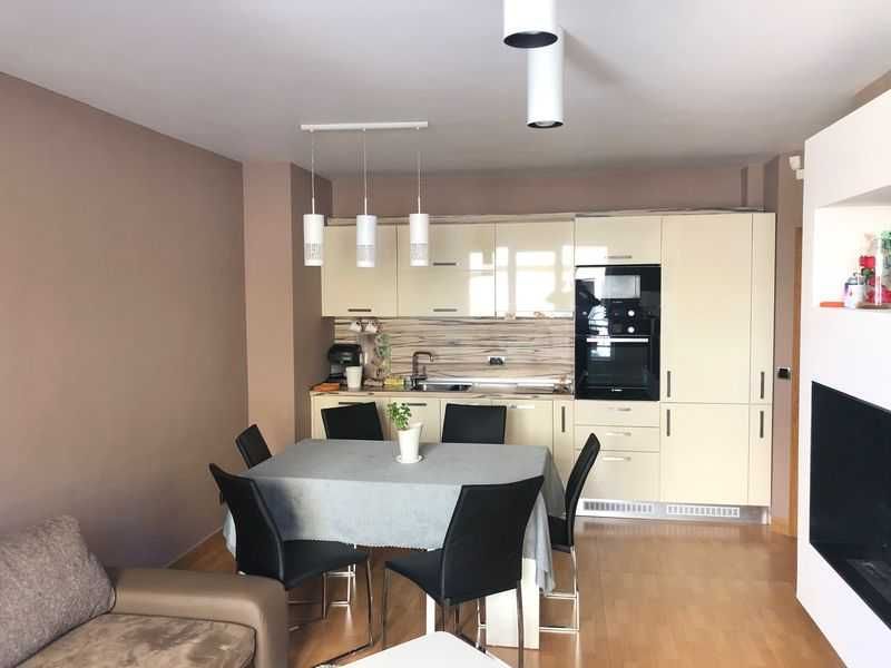 Дава се под наем Тристаен апартамент в София, Витоша - 80 кв.м за 558.45 € - Снимка #3