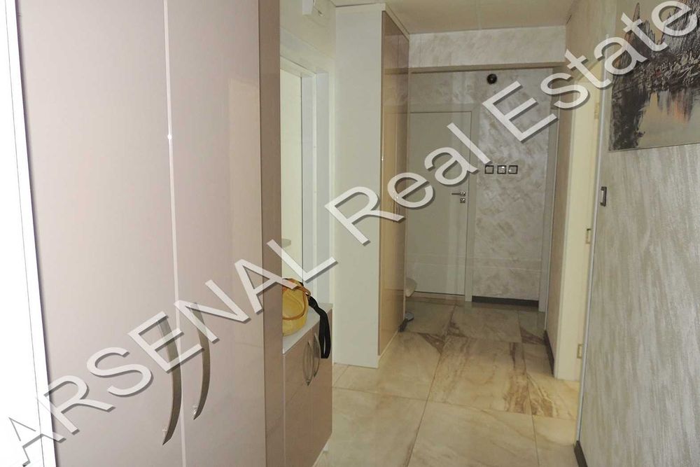 Дава се под наем Тристаен апартамент в София, Зона Б-5 - 115 кв.м за 750 € - Снимка #1