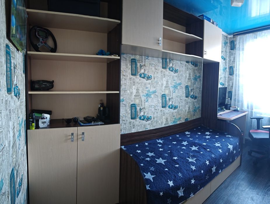 Продам спальный гарнитур