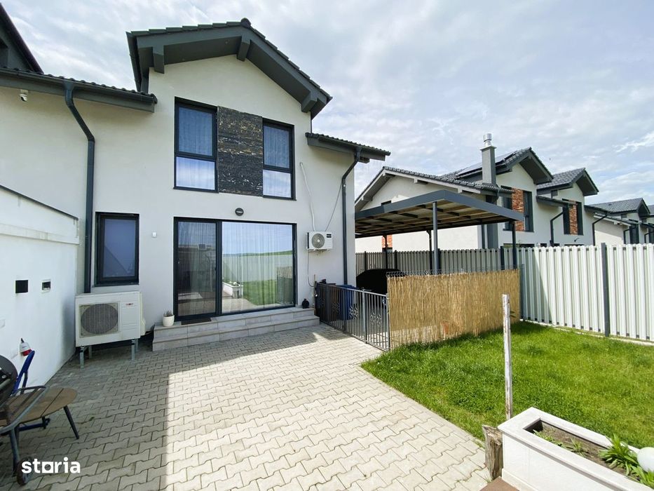 Duplex cu 4 camere 2 bai si curte libera 200 mp in Cisnadie