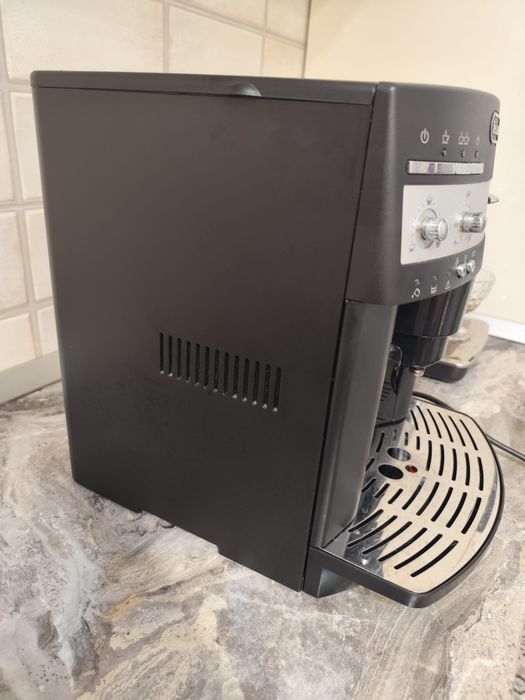 Vand espressor DeLonghi Magnifica