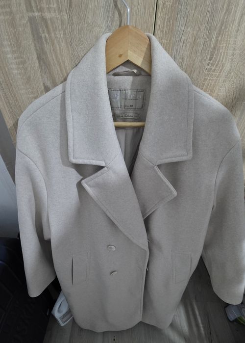 Palton Elegant Amisu,mărimea 40 (EU)  Stare impecabilă