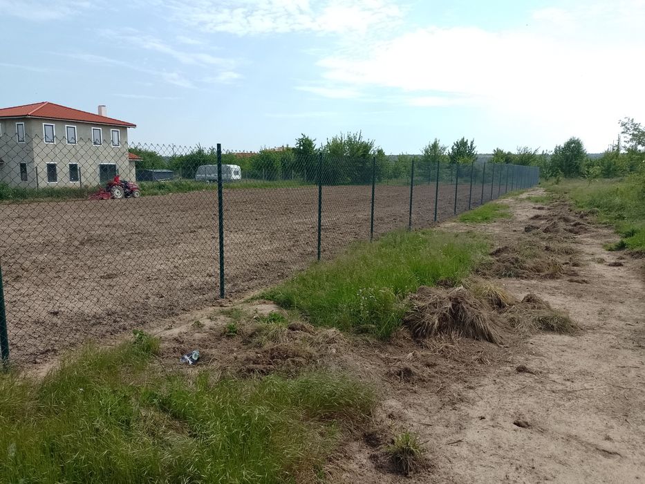 Изграждане на ограда (оградна мрежа ,тел )и септични ями!