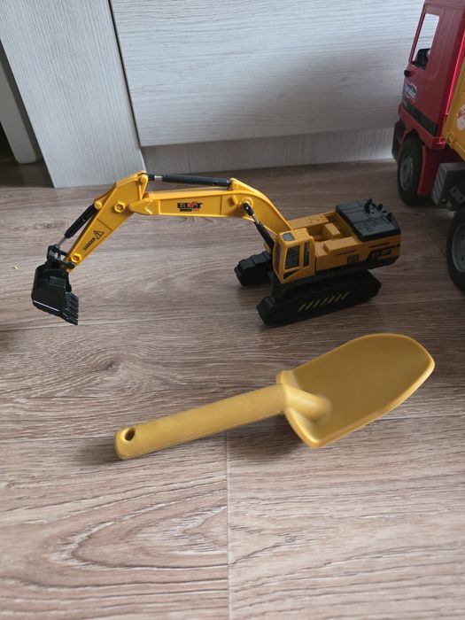 Техника Bruder и Liebherr