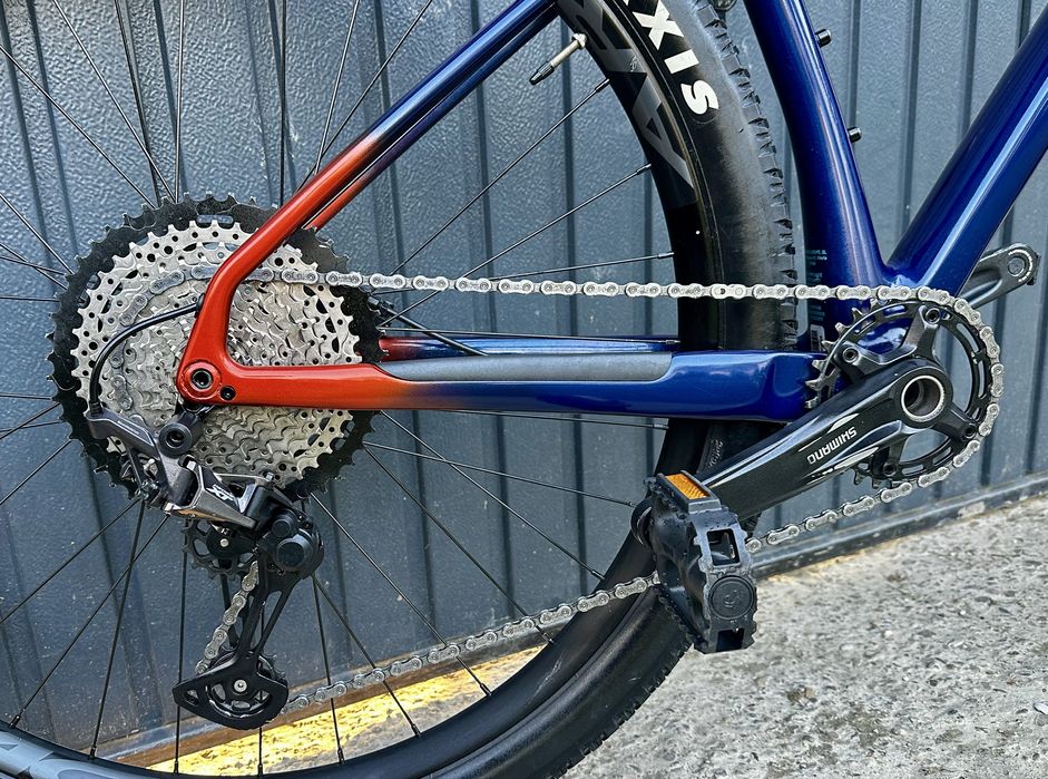 Vând bicicleta BH Ultimate Carbon R.C 7.5, roti 29,cadrul SM, 1x12