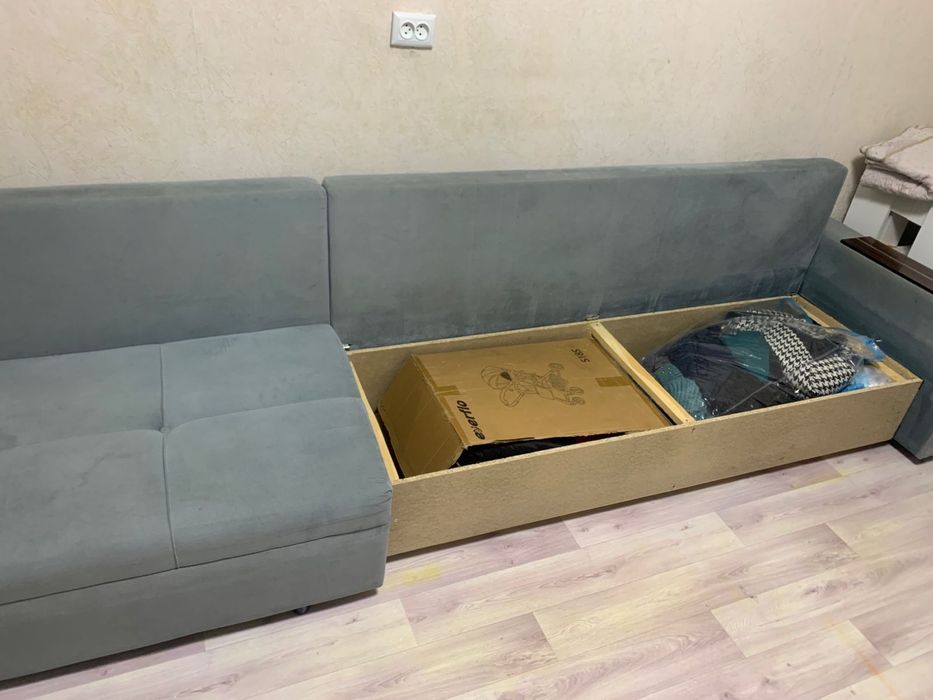 Продам 4 м диван, есть бельевой ящик