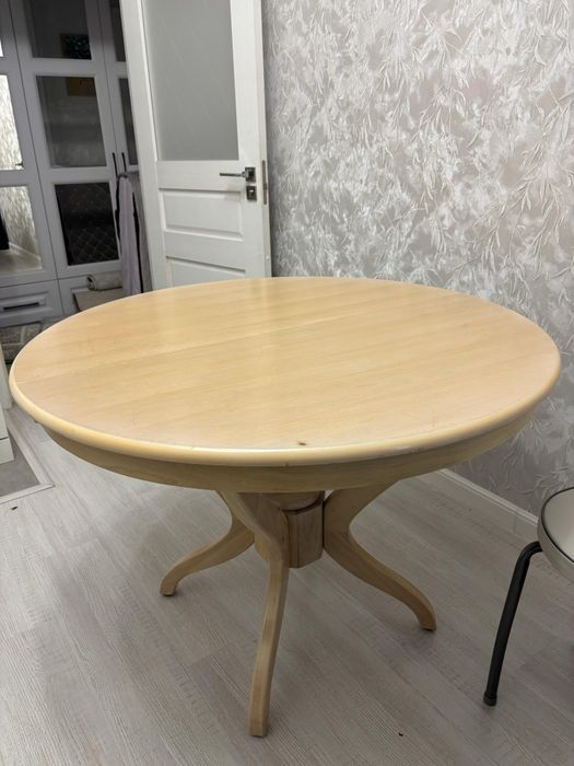Продам стулья , в подарок стол