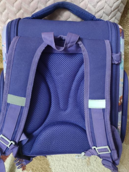 Ранец школьный.   .