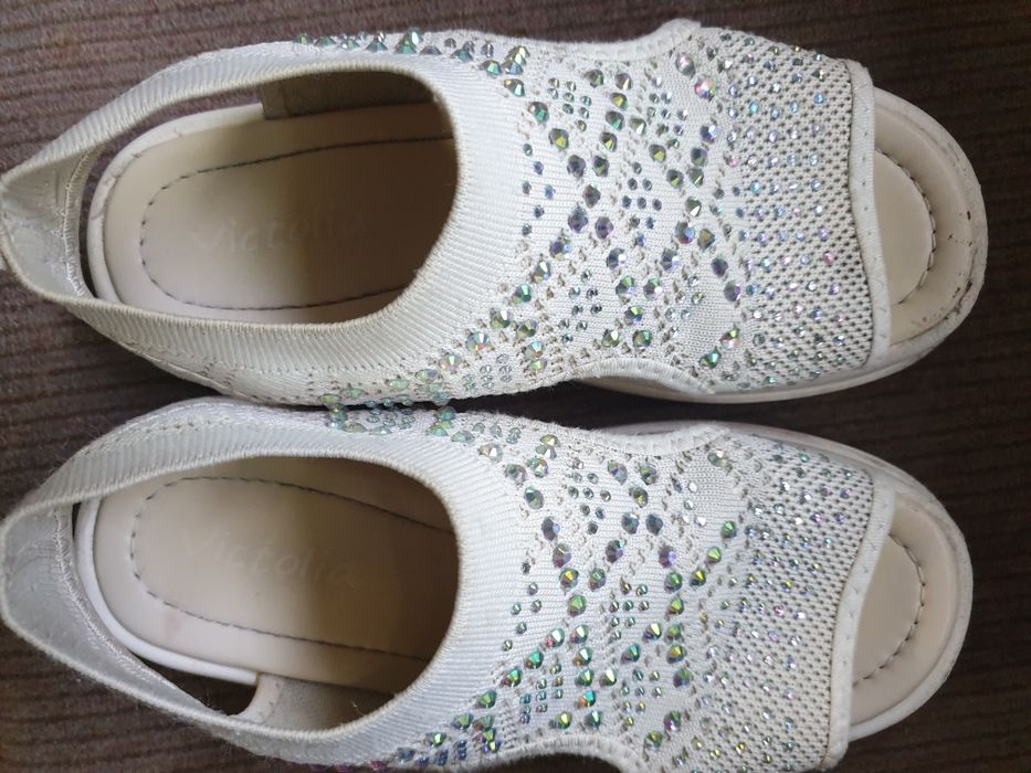 Детская обувь,летняя и ботинки осенние