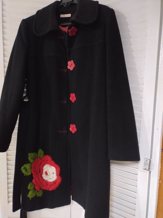 Palton lână negru cu rosu