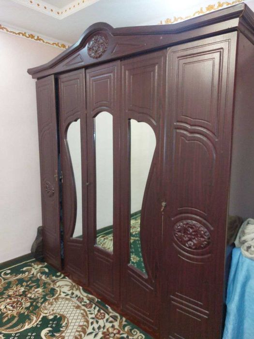 Шкаф, трюмо сотилади