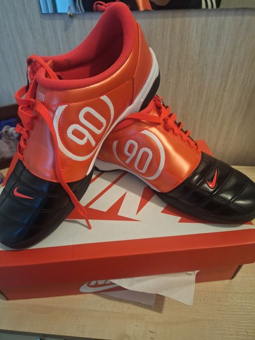 Спортни обувки-Nike Total 90
