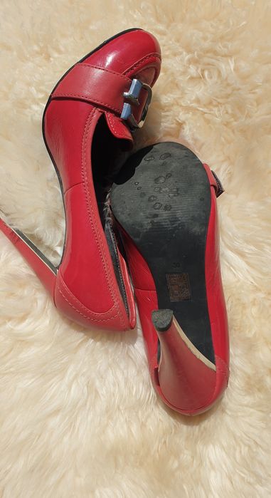 Pantofi cu toc Guess – roșu-coral, mărimea 36