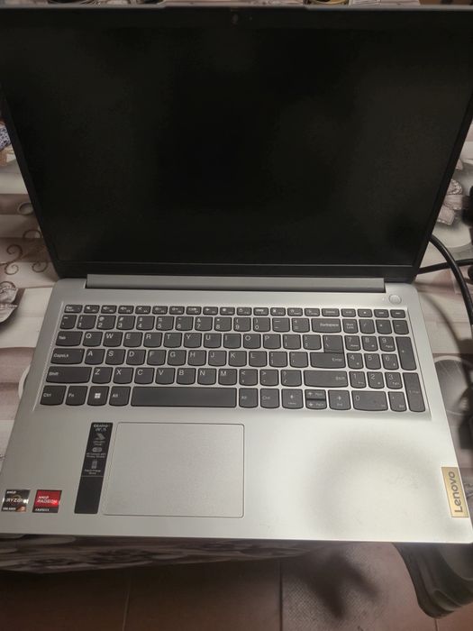 Vând Laptop. Preț ușor negociabil