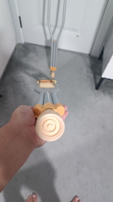 Продам новые костыли