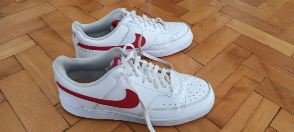 Обувки nike бели