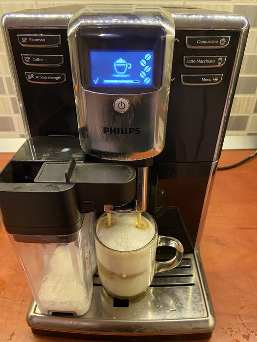 Expresor cafea Philips cu cana de lapte