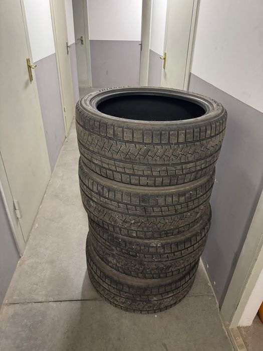 Продам зимние Шины 245/40 R19
