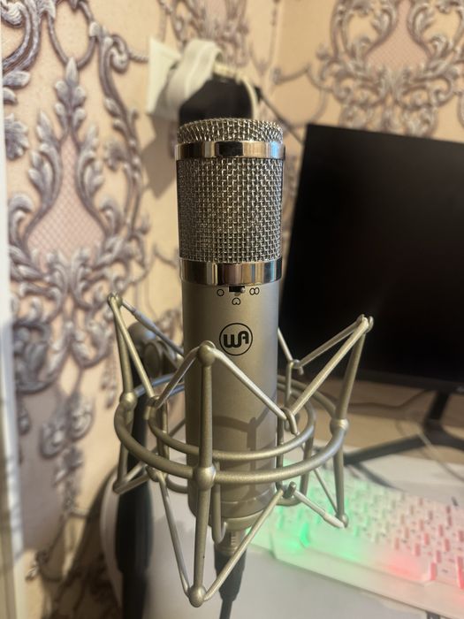 Студийный микрофон