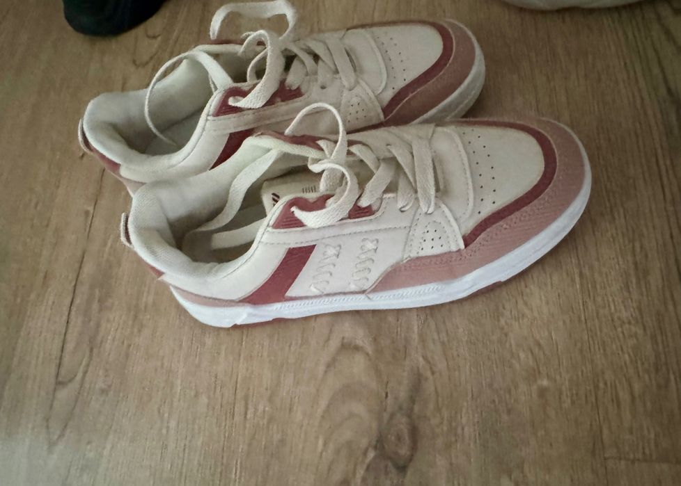 Кроссовки женские розовые