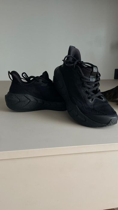 Продам кроссовки для бега.