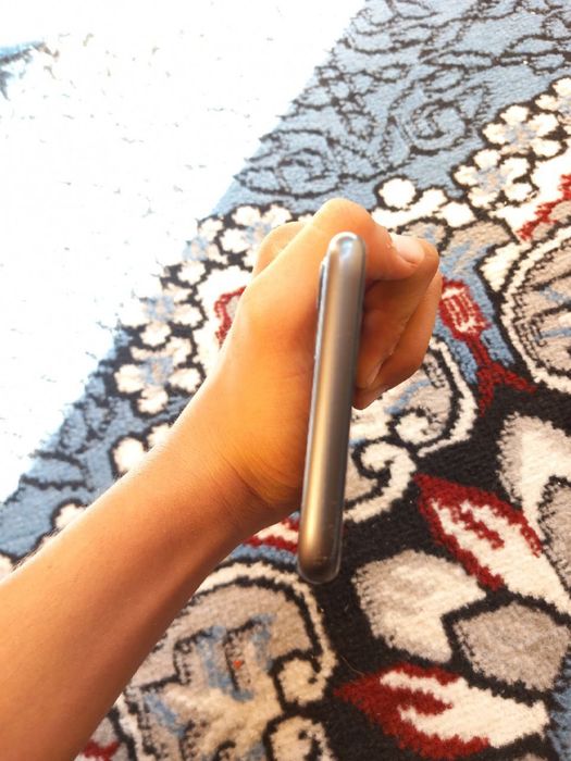 IPhone 11 sotiladi holati yaxshi karobka dokmentibor zaryadchik chexol