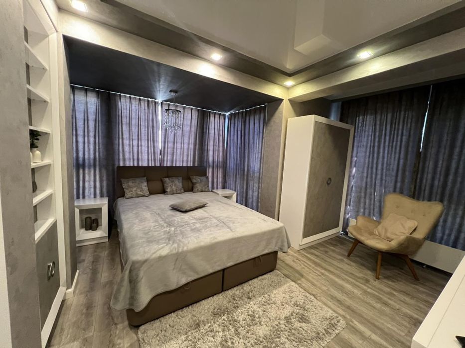 Дава се под наем Тристаен апартамент в Варна, Център - 74 кв.м за 1100 € - Снимка #9