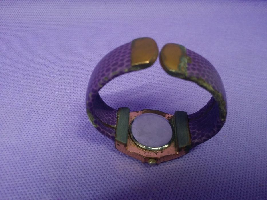 Продавам 3 броя кварцови часовника