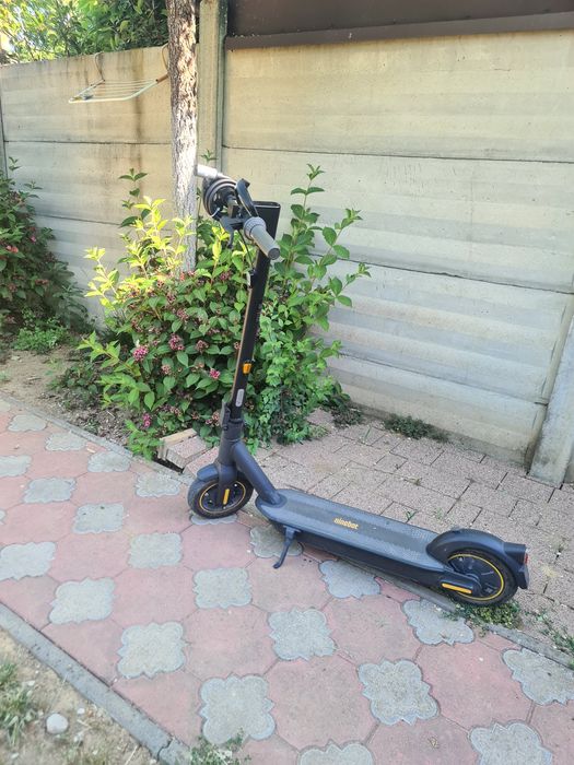 Vând  trotineta electrica Ninebot Max 30G