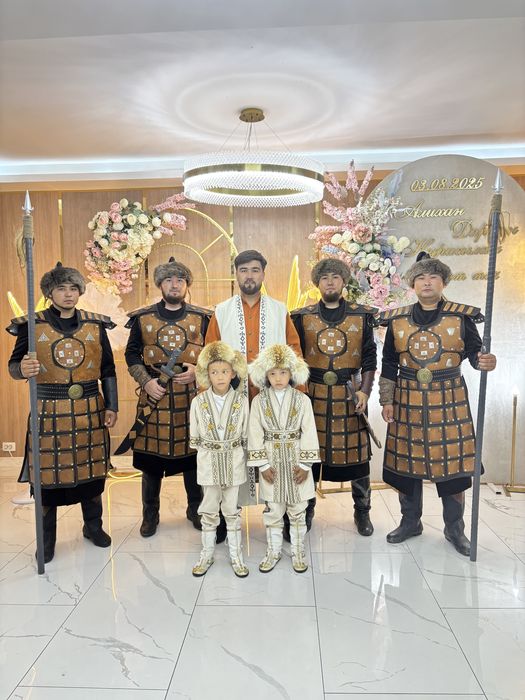 Тақ.Ереше тақ.Әнші .Алып батырлар.