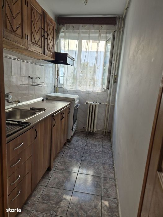 Apt 3 camere nedecomandat, zona Malu Rosu, et 1/4