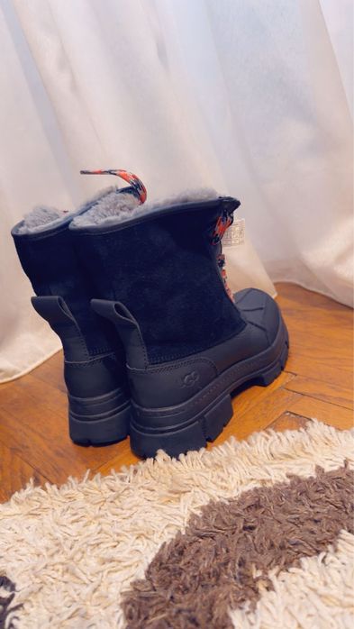 UGG Bocanci - Ashton Addie masura 37